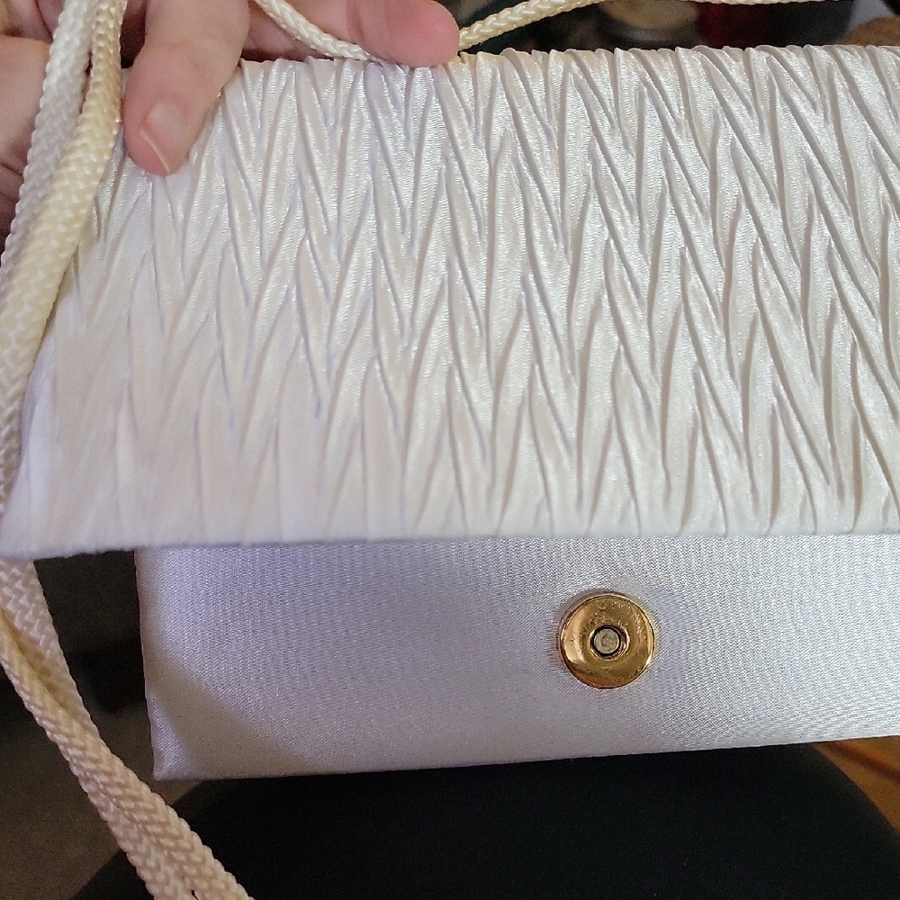 Source Unknown White Textured Clutch - image 4